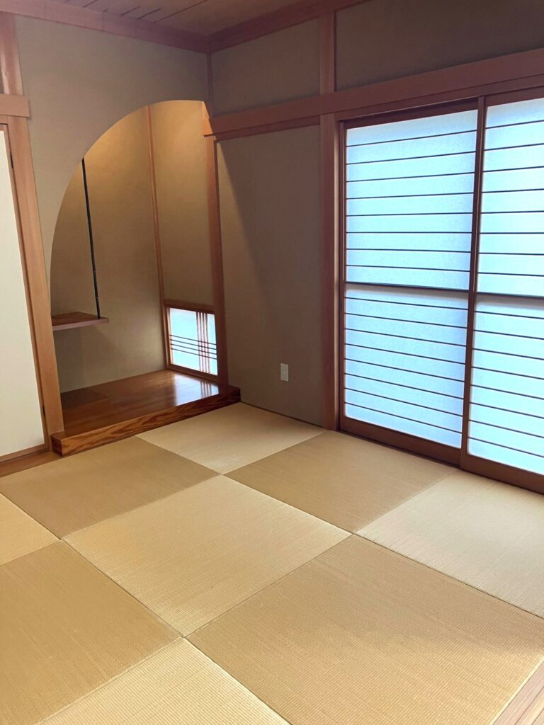 落ち着いた和室。
